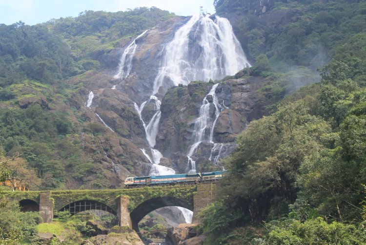 The Marvelous Dudhsagar Waterfalls: An Enchanting Natural Wonder